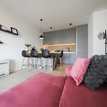 Allegro Exclusive 2 With Private Parking And Balcony Appartamento